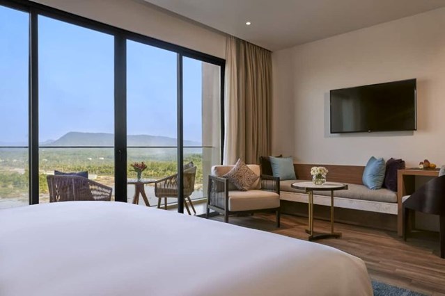 Studio King Mountain View with Balcony